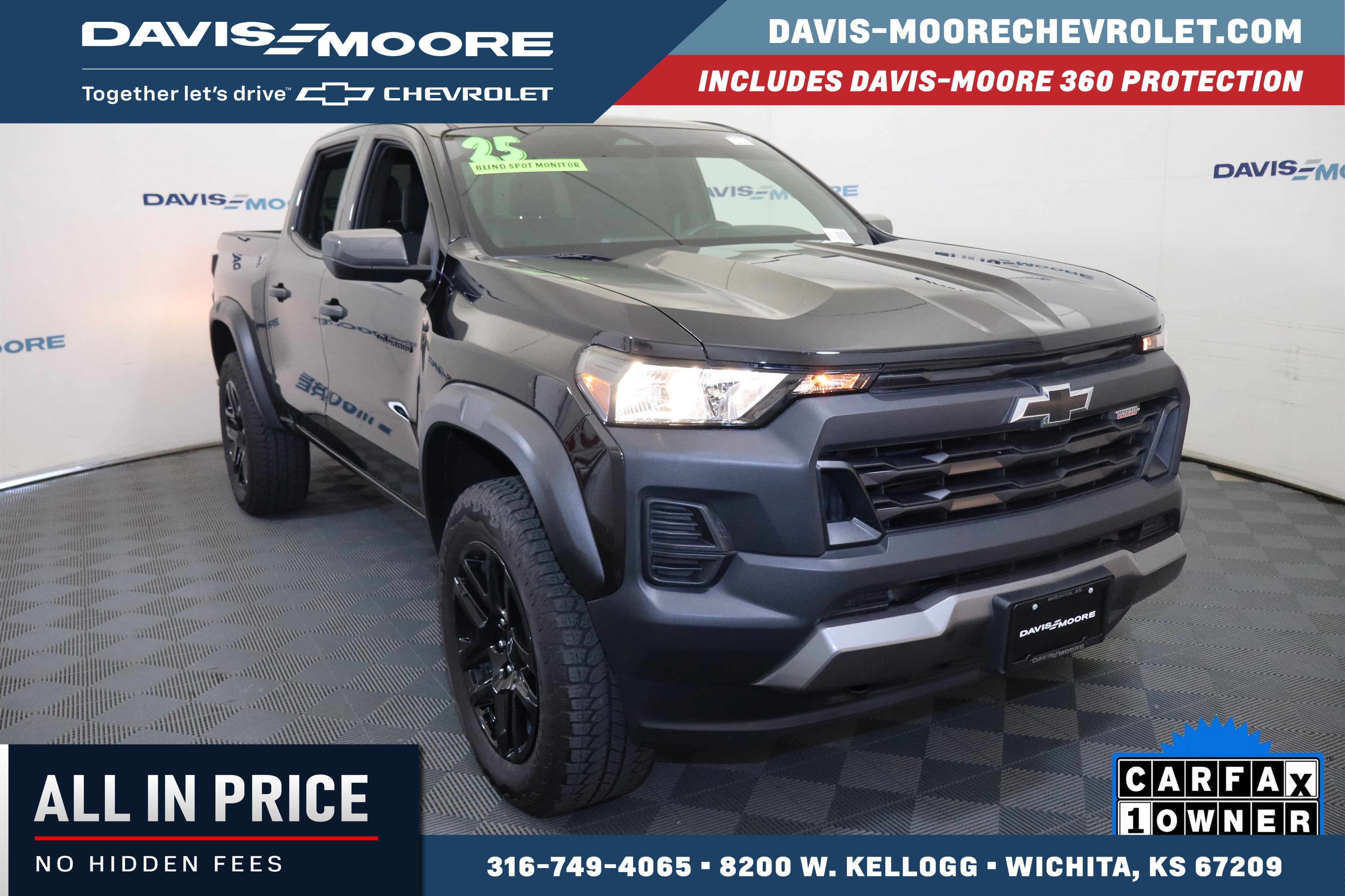 2025 Chevrolet Colorado Trail Boss in Black — front three-quarter view
